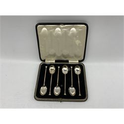 Set of twelve late Victorian engraved silver teaspoons and tongs Glasgow 1895 Maker J Blond & Son, six silver seal top teaspoons and six coffee spoons with chased stems 10oz