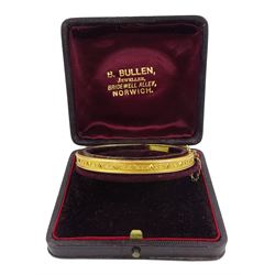 Victorian 16ct gold hinged bangle, in fitted box by B.Bullen Norwich