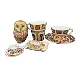 Royal Crown Derby Owl paperweight, Imari no. 1128 teacup & saucer, Old Imari mug, Honeysuckle oval trinket dish, pin tray, and a Coalport miniature trio 