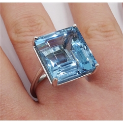18ct white gold single stone aquamarine ring, aquamarine approx 19.6 carat