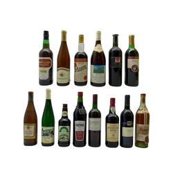 Fourteen bottles of table wine including Merlot, Shiraz etc, bottle of rum and sherry