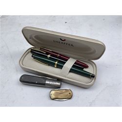 Parker fountain pen with 14k nib, Sheaffer and Cross fountain pens, advertising folding knife and a I*xl pruning knife