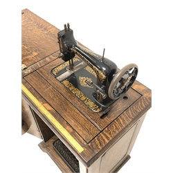 Early 20th century 'New Ideal' treadle sewing machine, in oak case