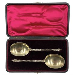 Pair of late Victorian silver serving spoons with gilded bowls, spiral twist stems and apostle finials, L19cm, cased, London 1899 Maker William Hutton & Sons Ltd 