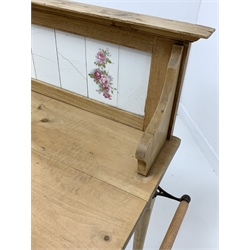 Early 20th century pine washstand with raised tile back, towel rail to each end, raised on turned supports, together with a Victorian pine two tier lamp table fitted with one drawer (W59cm) and a country beech dining chair 