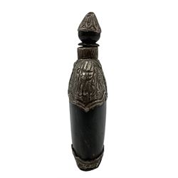 Late 19th/early 20th century Tibetan horn snuff bottle with white metal mounts H10cm