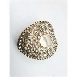 Silver heart shape trinket box with embossed decoration, Continental sweetmeat dish, silver ashtray and other small silver items 7.3oz