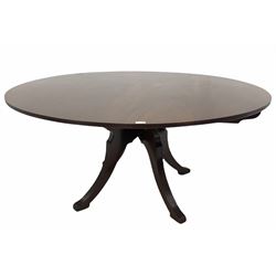 Georgian style mahogany circular dining table, raised on four reeded splayed supports, D153cm, H72cm