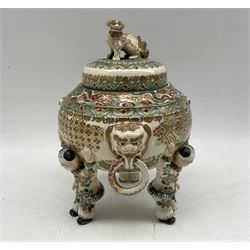 Chinese charger decorated with thousand flowers on gilt ground, blue and white Chinese charger depicting dragon chasing the flaming pearl together with raised satsuma lidded vase with lion finial (3)