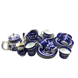 Clifton China Willow pattern tea service, together with other Willow pattern teaware 