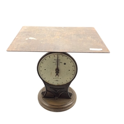 Salter spring balance cast iron trade scales, no.50T, to weigh 100lbs x 1/2lb, H45cm 