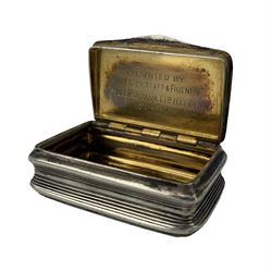 Early 19th century silver snuff box, the gilded interior with a later inscription 5.5cm x 3.5cm