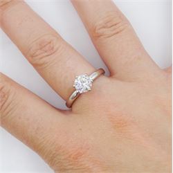 Platinum single stone round brilliant cut diamond ring, hallmarked, diamond approx 1.00 carat