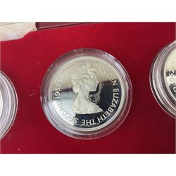 Pobjoy Mint sterling silver proof seven crown coin and gold plated sterling silver proof 'Silver Jubilee Crownmedal' set, commemorating the 'Silver Jubilee of Her Majesty Queen Elizabeth II 1977', cased with certificate

