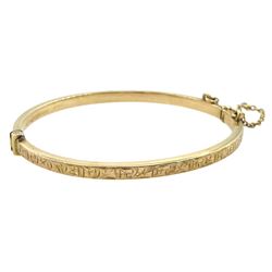 9ct gold hinged bangle, with engraved decoration, Birmingham 1977