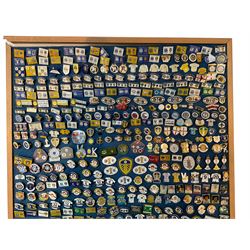 Leeds United football club - approximately six-hundred pin badges including player badges (John Charles, Alan Clarke, Johnny Giles etc), game badges, club badges etc, on board