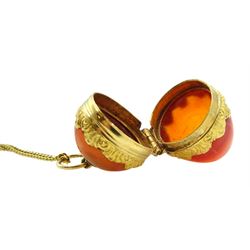 19th century 18ct gold mounted agate egg pendant, with hinged lid, on gold chain stamped 15c