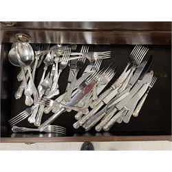 Three drawer cutlery table and contents of Kings pattern plated cutlery for twelve covers together with various additional pieces approx 150 in total plus silver handled pastry slice and two silver handled cheese knives