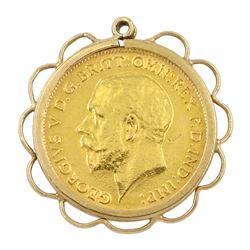 King George V 1925 gold half sovereign coin, loose mounted in 9ct gold pendant