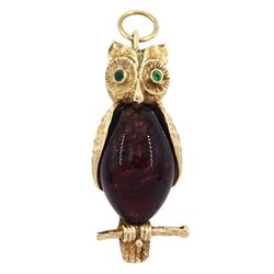 9ct gold owl pendant, with glass bead body and green eyes, London 1978