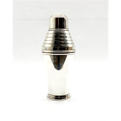 Art Deco electroplated cocktail shaker with stepped ribbed upper section and circular foot by Fairfax & Roberts Ltd H22.5cm 