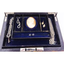 9ct gold cameo brooch, hallmarked, pair of 9ct gold stud earrings, silver rope necklace, pair of earrings and bracelet and a pair of silver sapphire stud earrings, in velvet lined jewellery box