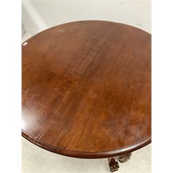 Large 20th century mahogany extending dining table, circular moulded top with seven additional leaves, raised on acanthus carved cabriole supports with scrolled terminals, on brass castors