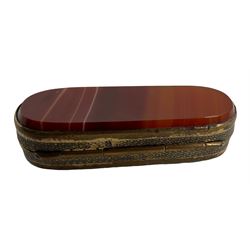 19th century agate vesta box with brass mounts and divided interior L6cm