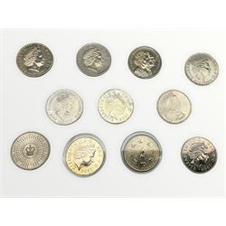 Eleven Queen Elizabeth II United Kingdom five pound coins (11)