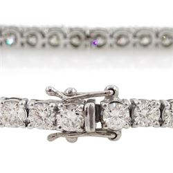 18ct white gold round brilliant cut diamond bracelet, stamped 750, total diamond weight 7.00 carat