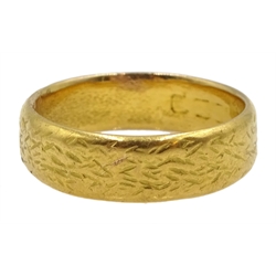 22ct gold wedding band, approx 6.7gm