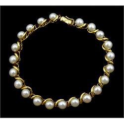 14ct gold cultured pearl bracelet, stamped 585