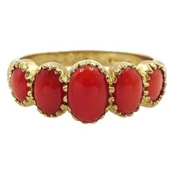 9ct gold graduating oval coral ring, hallmarked