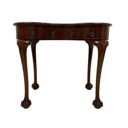 Edwardian mahogany kidney shaped writing desk, the top with inset olive green leather writing surface and crossbanding, fitted with three drawers, raised on cabriole supports terminating in ball and claw feet