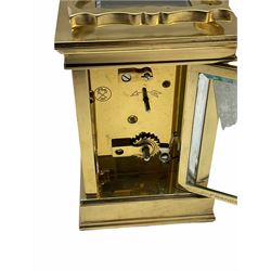 A 20th century Anglaise cased 8-day timepiece carriage clock with a seven jewelled lever platform escapement and timing screws, white enamel dial inscribed “L’Epee”, with Roman numerals, five-minute Arabic’s and minute markers, steel moon hands, bevelled glass panels to the case and a rectangular glass panel to the top of the case.    With key.   