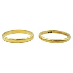 Two 18ct gold wedding bands, stamped or hallmarked