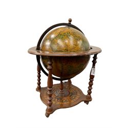 Late 20th century drinks globe, hinged lid revealing drinks holders, on castors