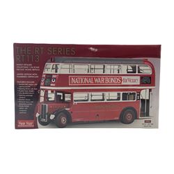 Sun Star The RT Series limited edition 1:24 scale bus 2920 RT113 - FXT 288, boxed