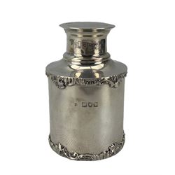 Edwardian silver tea caddy of cylindrical form with a raised border pattern H10cm London 1906 Maker Josiah Williams & Co