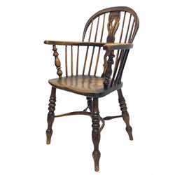 Early 19th century low back elm and ash Windsor chair, with double hoop, spindle and splat back over saddle seat, raised on turned supports with crinoline stretcher 