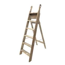 Pine decorators step ladders, with five rungs H159cm