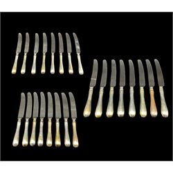 Set of sixteen Old English pattern silver handled dessert knives and eight matching table knives Sheffield 1988 Maker William Yates (24)