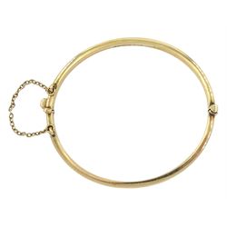 9ct gold hinged bangle, with engraved decoration, Birmingham 1977