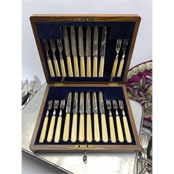 Plated food tray with spirit heater stand, cased set of twelve dessert knives and eleven forks, assorted plated cutlery and bone handled knives