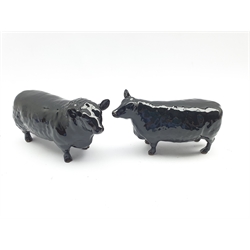 Beswick model of an Aberdeen Angus bull No. 1562 and Aberdeen Angus cow No.1563, withdrawn 1989