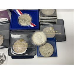 Great British and World coins, including a small number of Great British pre 1947 silver coins, Netherlands 1959 two and a half gulden coin, pre-Euro coinage, turned wood bowl set with a commemorative crown etc