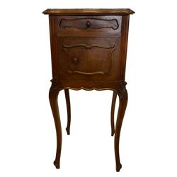Near pair of Louis XV design French walnut bedside cabinets, shaped marble top over single drawer and cupboard with matched veneer, the cabriole supports with carved acanthus leaf decoration