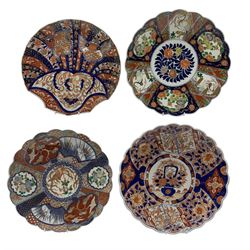 Large Japanese Meiji shell shaped dish, decorated in the Imari pallet, togther with three large Japanese Imari chargers with scalloped edges, D42cm (4)
