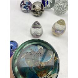 Quantity of glass paperweights including Selkirk and Caithness (27)