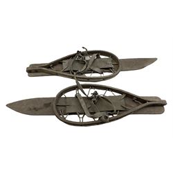Pair of British WWII combination skis and snow shoes L75cm 